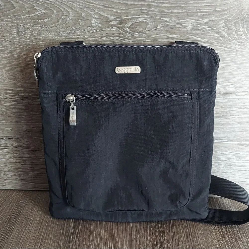 Baggallini Women's Pocket Slim Crossbody Bag Black
